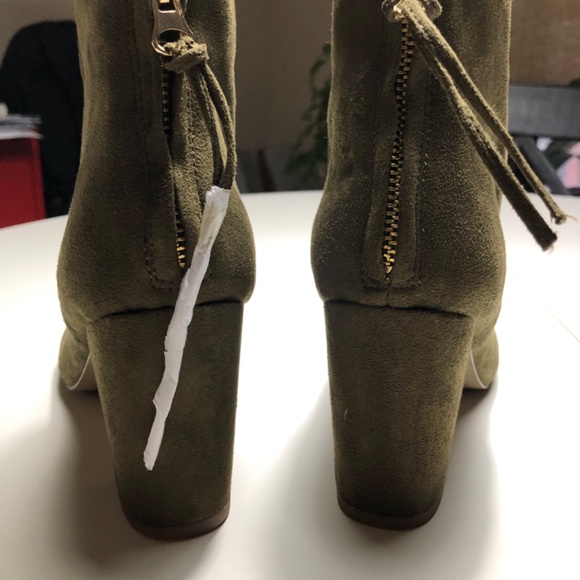 Steve Madden suede ankle boots with back zipper - Picture 2 of 5